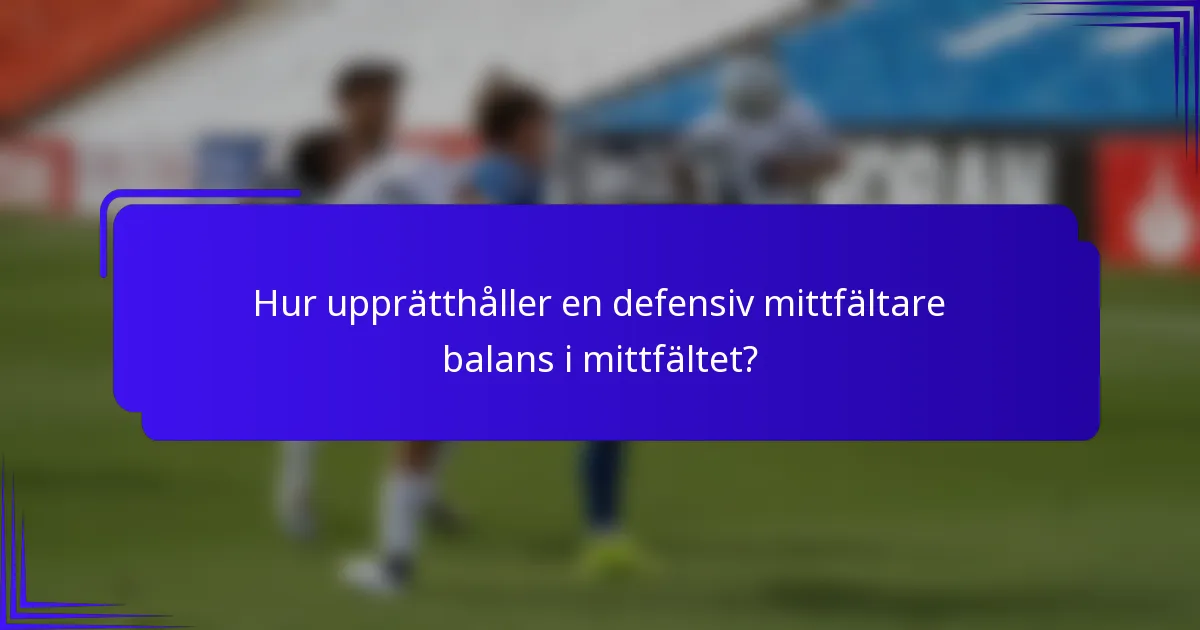 Hur upprätthåller en defensiv mittfältare balans i mittfältet?